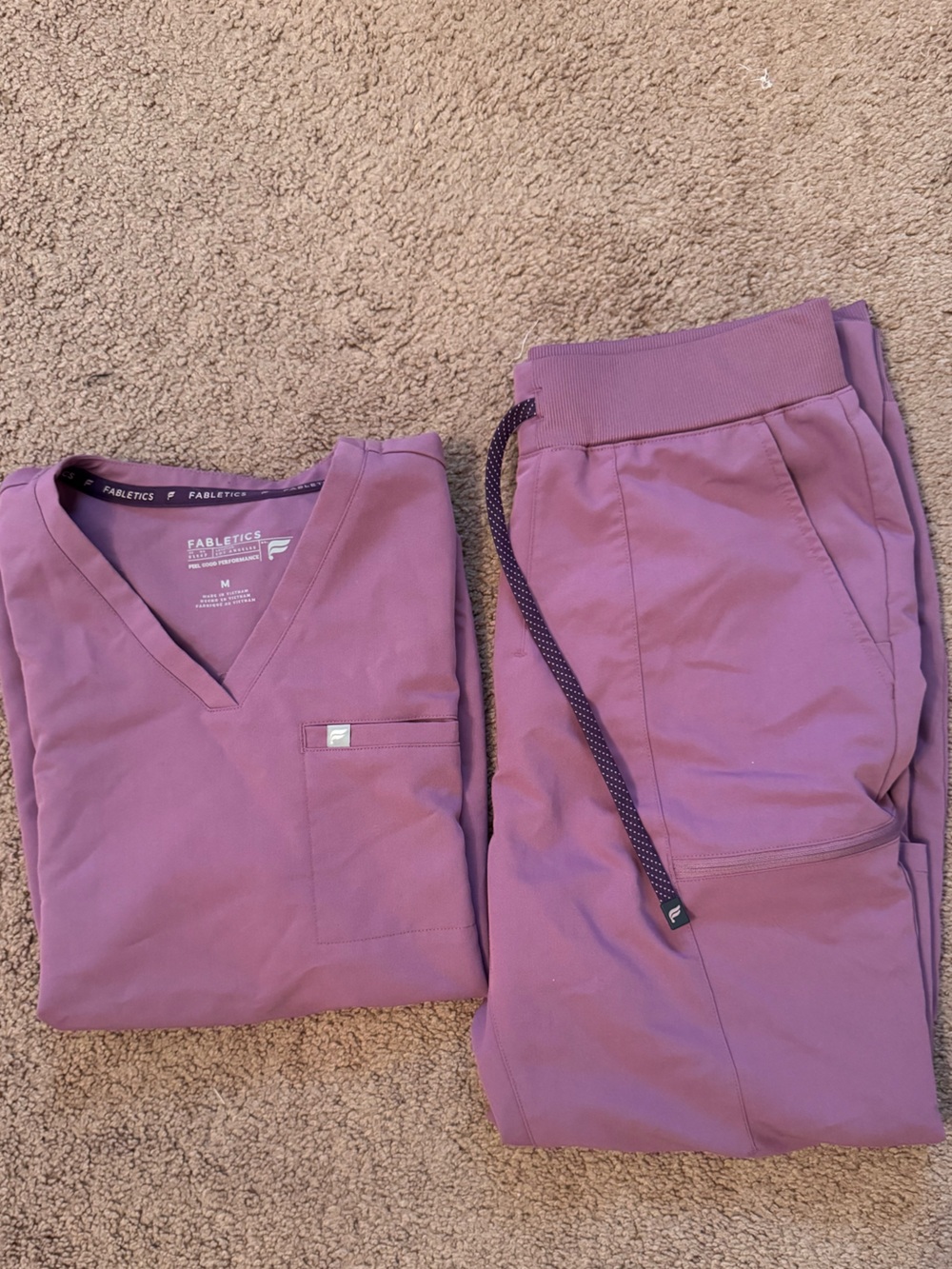 Fabletics Women’s Scrub Set in Cloudberry - size medium